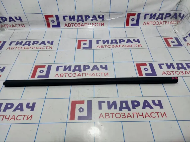 Уплотнитель стекла двери передней правой Opel Zafira B 5154112