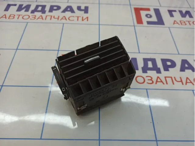 Дефлектор воздушный правый Opel Zafira B 13144399