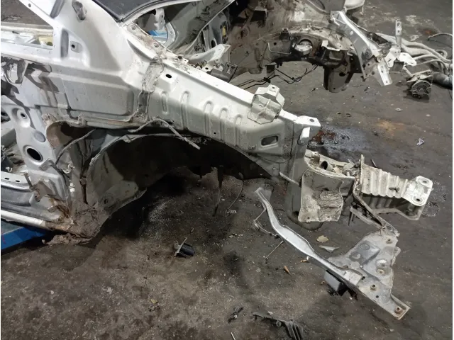 Лонжерон передний правый Opel Zafira