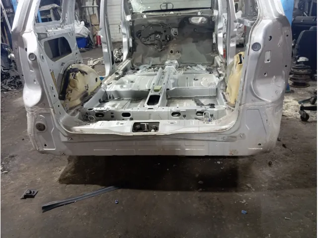 Панель задняя Opel Zafira