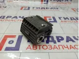 Дефлектор воздушный правый Opel Zafira 6814869