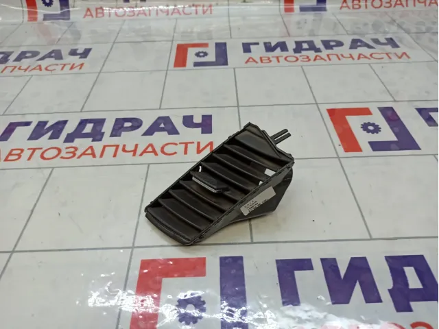 Дефлектор воздушный правый Opel Zafira 6814870