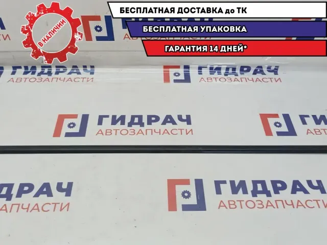 Накладка стекла переднего левого Opel Zafira 2 5154115. Без уплотнителя стекла.