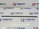 Накладка стекла переднего левого Opel Zafira 2 5154115. Без уплотнителя стекла.