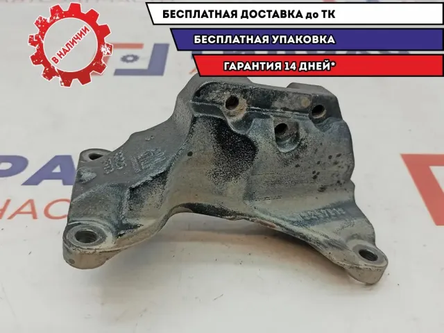 Кронштейн двигателя правый Opel Zafira 2 13257618.
