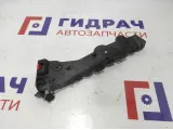 Направляющая переднего бампера левая Opel Zafira 2 13124997. Дефект.