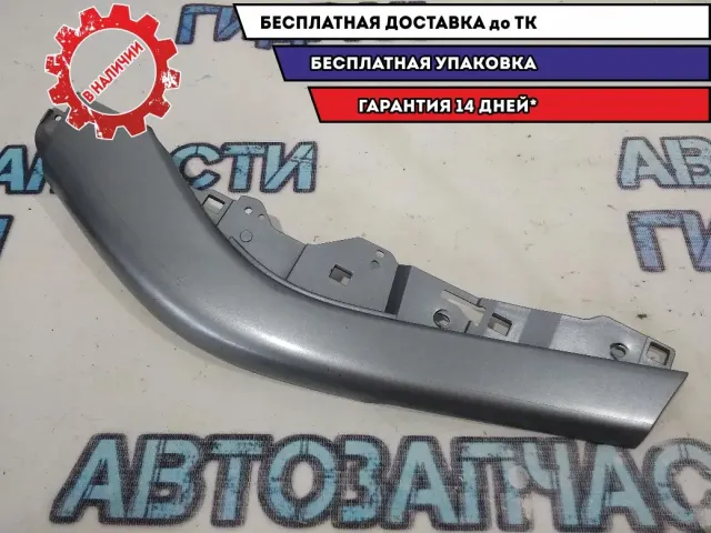 Накладка декоративная правая Mitsubishi Outlander XL.