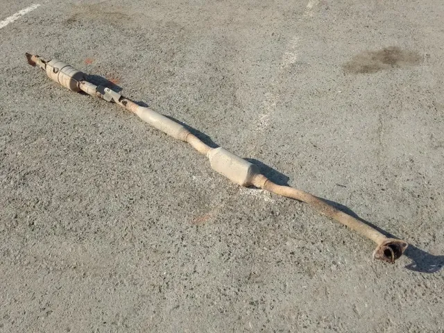 Глушитель средняя часть Mitsubishi Outlander XL 1570A837. С катализатором.