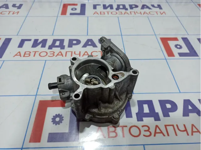 Насос вакуумный Volkswagen Passat CC 06J145100N