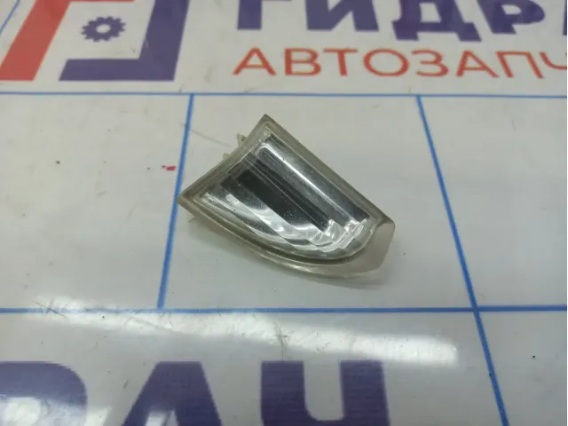 Отражатель в бампер левый Volkswagen Passat CC 3C8807717