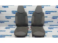 Сиденья передние Peugeot 107 . Откидываютяся вперед.