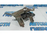 Опора двигателя левая Peugeot 107 1813J6.