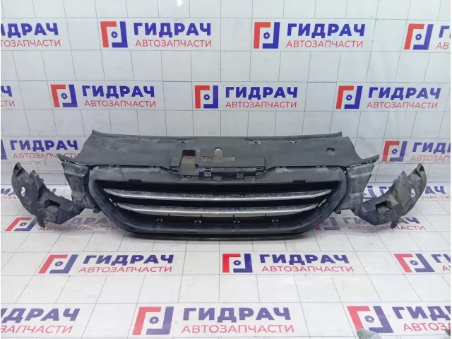 Решетка радиатора Peugeot 2008 9678490680
