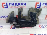 Дефлектор радиатора правый Peugeot 2008 9677962880