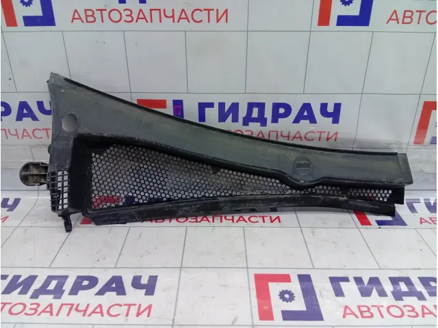 Решетка под лобовое стекло (Жабо) левое Peugeot 2008 9673302777