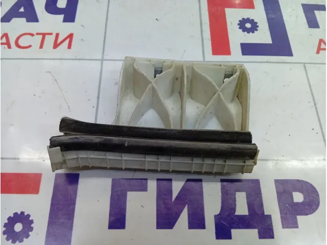 Направляющая стекла двери передней правой Peugeot 2008 9673361080