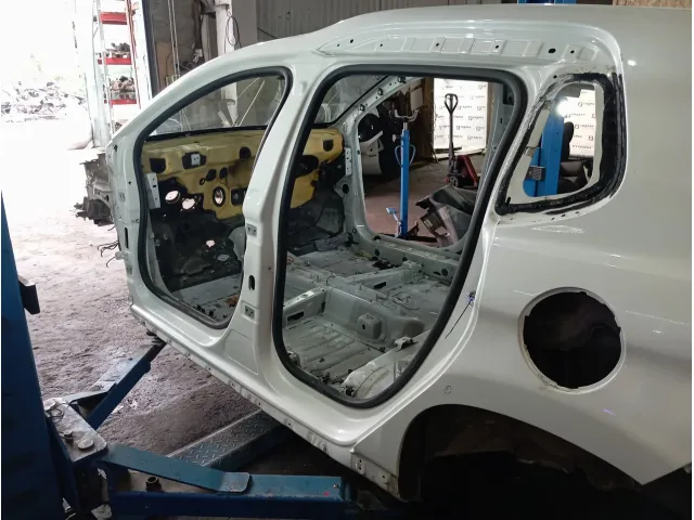 Порог со стойкой левый Peugeot 2008