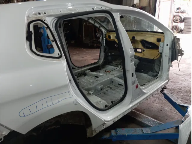 Порог со стойкой правый Peugeot 2008