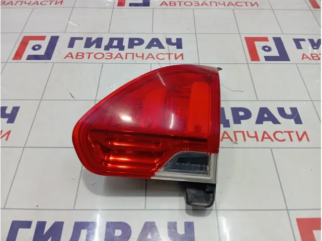 Фонарь задний внутренний правый Peugeot 2008 9678074580
