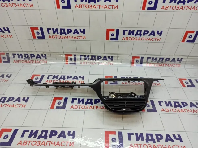 Накладка торпедо Peugeot 2008 9673830077