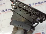 Дефлектор воздушный правый Peugeot 2008 96731316VV