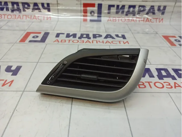 Дефлектор воздушный правый Peugeot 207 8265V4