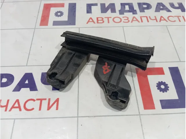 Направляющая стекла двери передняя правая Peugeot 3008 930458