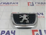 Эмблема Peugeot 3008 9685973077