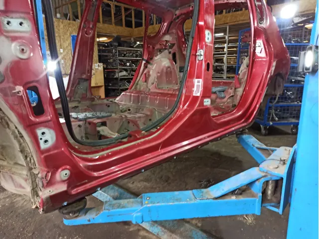 Порог со стойкой левый Peugeot 3008