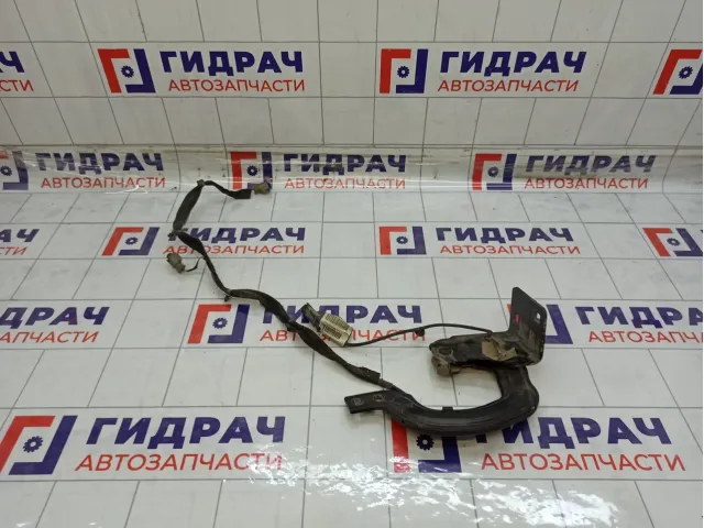 Петля багажника нижняя левая Peugeot 3008 8613F6