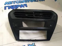 Рамка магнитолы Peugeot 301