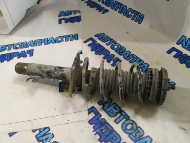 Стойка передняя левая Peugeot 301