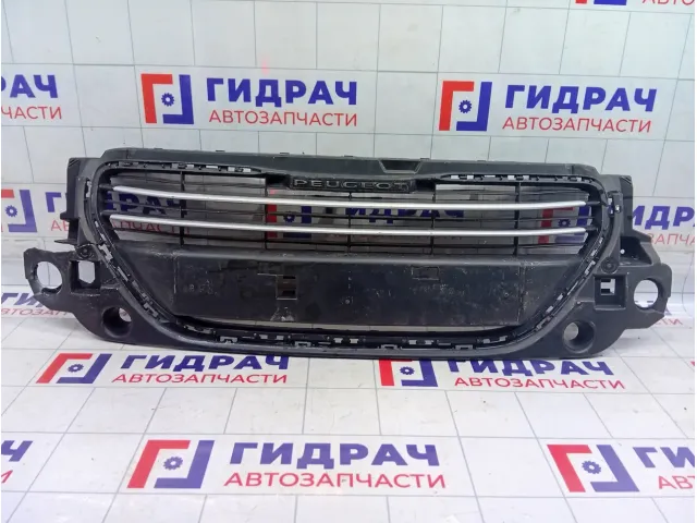 Решетка радиатора Peugeot 301 9676946780