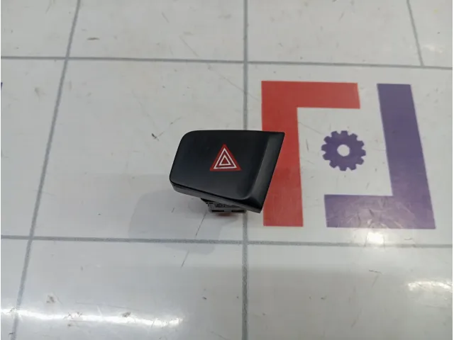 Кнопка аварийной сигнализации Peugeot 301 96765876ZD