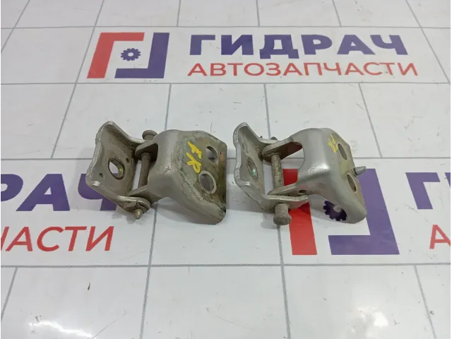 Петли двери передней правой Peugeot 307