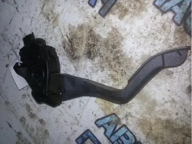 педаль газа Peugeot 308
