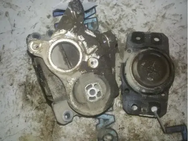 подушка двигателя кпп шт Peugeot 308