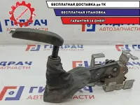 Рычаг стояночного тормоза Peugeot 308 4701C7. Потертость, дефект чехла.