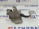 Педаль тормоза Peugeot 308 4500Q8. Дефект накладки педали.