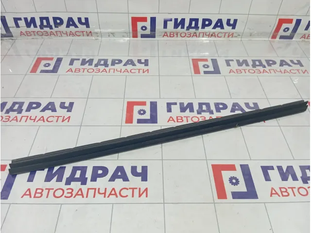 Уплотнитель стекла заднего левого Peugeot 308 931176