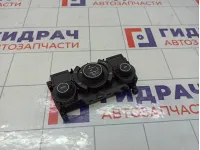 Блок управления климатической установкой Peugeot 308 96718462XT