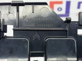 Дефлектор воздушный центральный Peugeot 407 8265L2