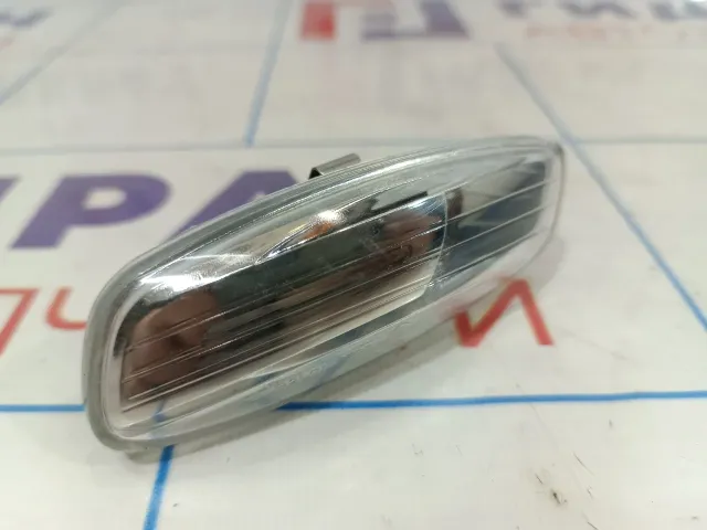 Повторитель в зеркало левый Peugeot 408 9680005180