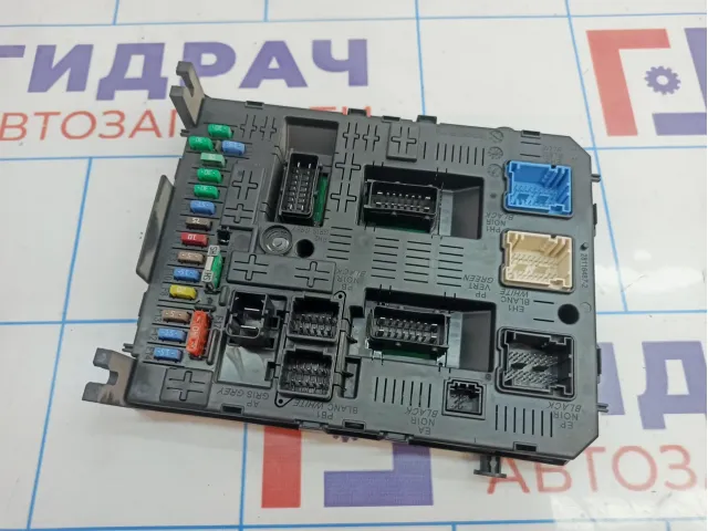 Блок предохранителей салонный Peugeot 408 1613317180