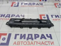 Блок управления климатической установкой Peugeot Traveller  98081728ZD