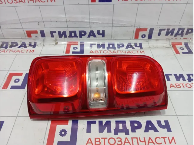 Фонарь задний правый Peugeot Traveller  9808243080