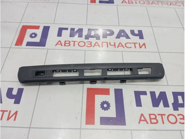 Накладка торпедо центральная Peugeot Traveller  98111418ZD