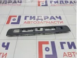 Накладка торпедо центральная Peugeot Traveller  98111418ZD