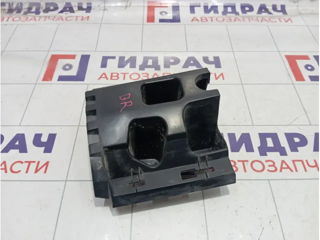 Кронштейн бампера заднего правый Peugeot Traveller  98096635XT