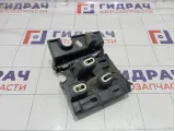 Кронштейн бампера заднего правый Peugeot Traveller  98096635XT